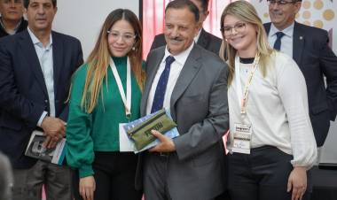 El Gobernador participó del 1º Congreso Latinoamericano de Historia donde defendió la educación pública