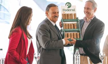 El gobernador Ricardo Quintela presentó “Federal”, el primer aceite de cannabis medicinal íntegramente producido en La Rioja