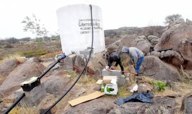 Chelcos: Gobierno Municipal realiza recambio de electrobomba que abastece la zona