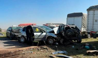 Un choque en cadena de 30 vehículos dejó un muerto y varios heridos en la autopista Rosario-Córdoba