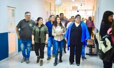 Chepes: Florencia Lopez fue recibida en la Sede Universitaria por jóvenes de diferentes carreras