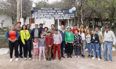 Más familias rurales de Chepes ya cuentan con energía eléctrica en sus hogares