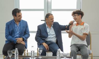 Ricardo Quintela: “Vamos a invertir en la escuela pública y privada, para que los chicos puedan tener la educación que se merecen y tengan un presente y un futuro lo más brillante posible”