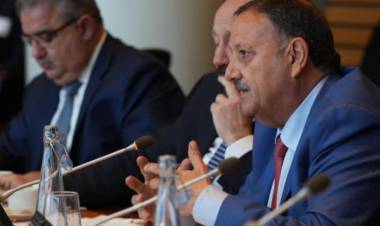 Quintela: aguinaldo garantizado, oposición dialoguista y no renuncia