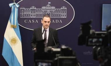 Adorni dijo que recibieron "a razón de 300 denuncias por hora" de beneficiarios de planes sociales