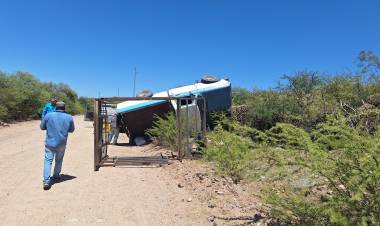 Desiderio Tello: Se le reventó un neumático, volcó y se salvó de milagro
