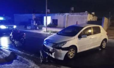 Un conductor abandonó a una menor que atropelló y arrastró su motocicleta por siete cuadras