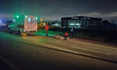 Una motociclista sufrió graves heridas al chocar con un perro