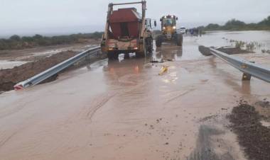 Por las crecientes, se encuentra cortada la ruta que une a Jáchal con La Rioja
