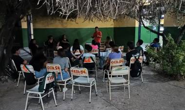 Chepes: Escuelas secundarias brindaron clases al aire libre por las altas temperaturas