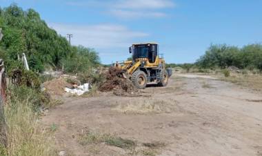 Desiderio Tello: Operativos de erradicación de microbasurales y destape de cañerias