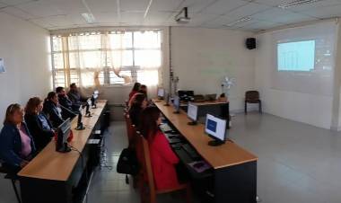 Dictan capacitaciones a personal de la Municipalidad del departamento Rosario Vera Peñaloza