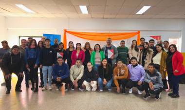 Programa Empleo Joven: 19 jóvenes firman convenio de trabajo con PYMES locales