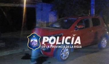 Chamical: chocó contra un árbol y dejó el auto abandonado