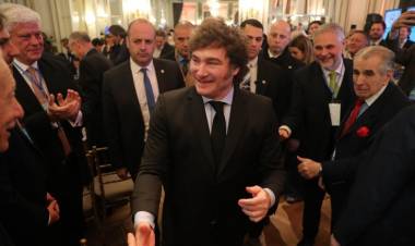 Milei negó el atraso cambiario y adelantó que avanzará en un esquema de competencia de monedas