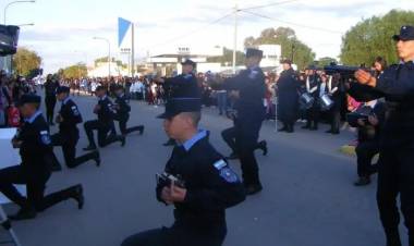 Chepes: Acto y Desfile celebrando los 433º aniversario de la creación de la policía de La Rioja