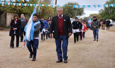 Acto central y desfile por el 25 de mayo en Villa Casana