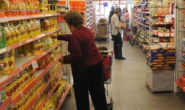 $807.000 necesitó en mayo una familia tipo riojana para no ser pobre