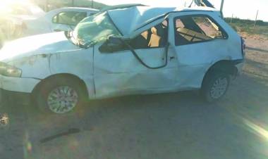 Dos adolescentes sufrieron lesiones tras un vuelco en Aimogasta