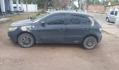 Chamical: Secuestran un auto y en su interior había un arma de fuego