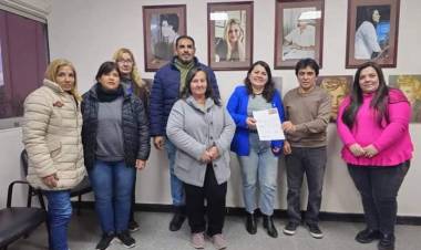 A la par de cada Asociación Civil: se entregó personería jurídica a vecinos del barrio la báscula