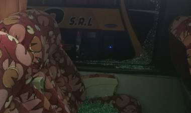 El Portezuelo: tres niños tiraron piedras a un colectivo interurbano y le rompieron las ventanas