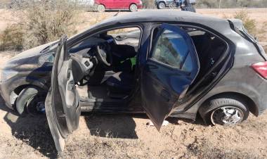 Chepes: Un auto volcó por Ruta Provincial N°29