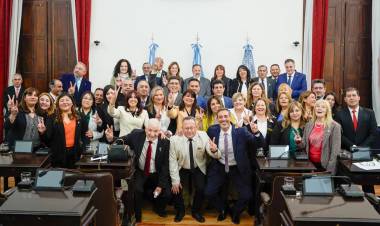 Convencionales constituyentes juraron la nueva Constitución que garantiza más y mejores derechos para los riojanos