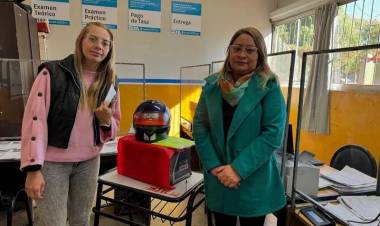 Área de tránsito realizó su 4° sorteo de casco motociclista y chaleco refractario