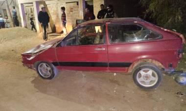 Chepes: por esquivar un perro termina chocando un bordo de arena.