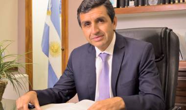 Educación ofrece $100 mil al básico y $420 mil de piso salarial docente