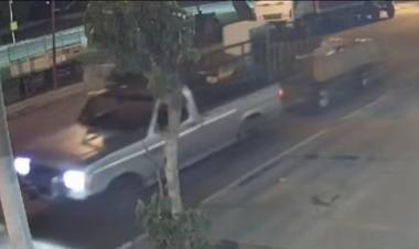 Chamical: roban carro a comerciante. Fueron descubiertos por cámaras de seguridad