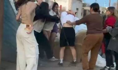 Chepes: Suspenden la estudiantina, producto de los incidentes entre estudiantes