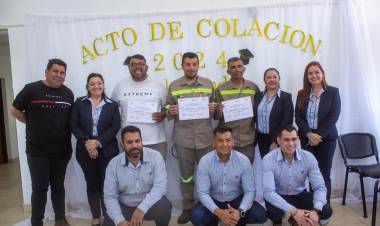Concejo Deliberante: Operarios de Edelar reciben sus títulos de Bachilleres en Economía y Administración