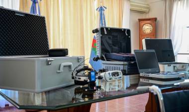 El gobernador Ricardo Quintela entregó aparatología de última generación al Hospital de la Madre y el Niño