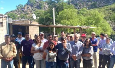 El gobernador Ricardo Quintela puso en funcionamiento la conexión a internet en el paraje Las Cortaderas, departamento General Ocampo