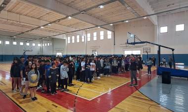 Chepes: La E.P.E.T. Nº1 realizó las olimpiadas de educación fisica