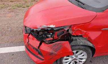 Patquia: Un auto fue embestido por otro auto, que se dio a la fuga