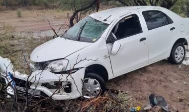 Catuna: Hombre internado por vuelco de automóvil 
