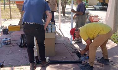 Espacios Amigables Para Todos: recambio de lámparas en la plaza de la salud
