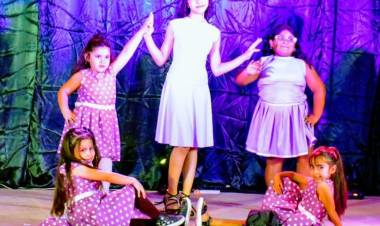 Chepes: El Instituto Aamaal Dance realizó su 9º gala de egresadas y cierre de ciclo