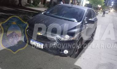 Chepes. Colisión entre automóvil y motocicleta deja a una mujer hospitalizada