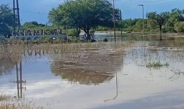 Chamical inundado: impactantes imágenes de como se desbordó el río Tirante llegando a varios barrios