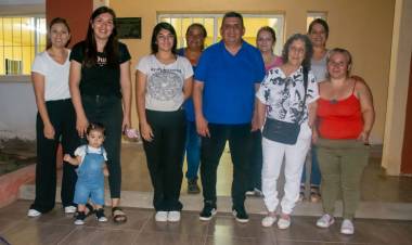 El Intendente Municipal Uriel Vargas, entregó nuevos muebles a la Biblioteca Municipal