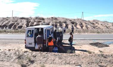 Chepes: volcó un furgon con seis ocupantes sobre Ruta Nacional N° 141