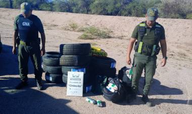 Gendarmes en un control vial secuestran cocaína y mercadería de distintos rubros