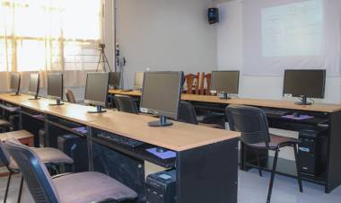 Chepes: molestia de alumnos de la UNLaR por los intensos calores