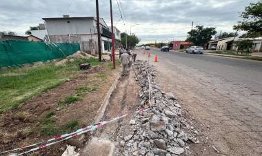 Av. San Martín Este: trabajos de acueducto para desagüe