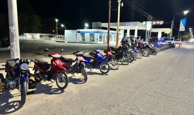 Chepes: varios detenidos y más de 20 motos retenidas por falta de documentación y de casco