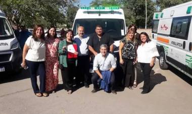 El gobernador Ricardo Quintela fortalece la salud provincial con la entrega de modernas ambulancias